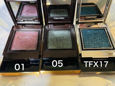 プライベート シャドウ 05 エメラルド サン (パイエット)/TOM FORD BEAUTY/シングルアイシャドウを使ったクチコミ（2枚目）