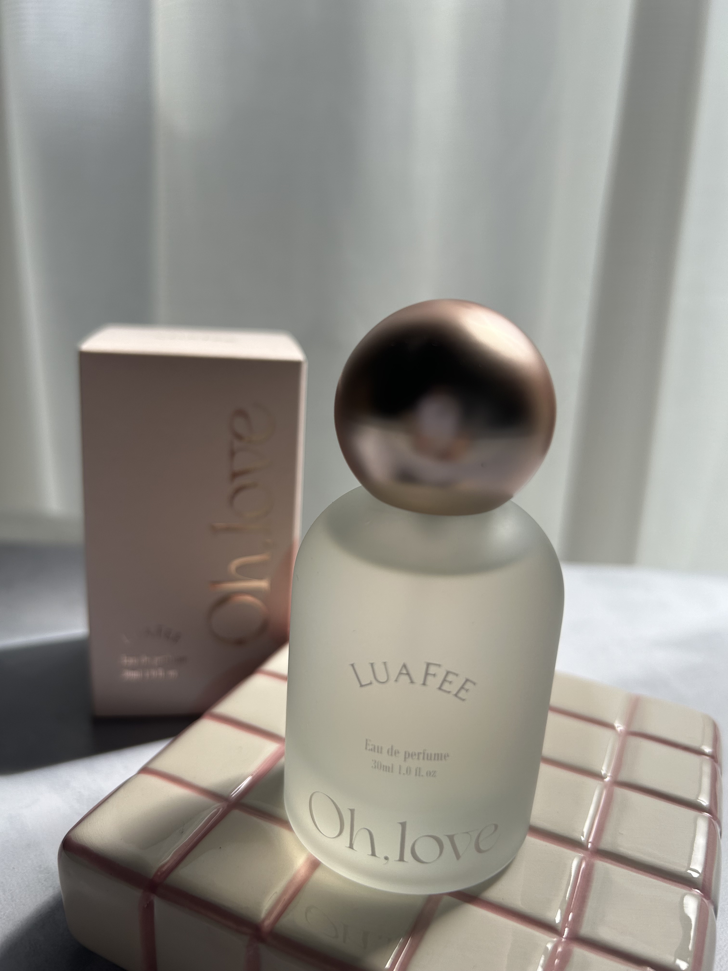 女性の清潔感な香り🫧
見た目も可愛いパフューム♡


フォルムがコロンとしてるので
飾ってても可愛い💕

香りは清潔感のある香りなので
春夏の暑い季節にもキツくなりすぎず
サラッと使えます☺️

どちらかというと女性が好むイメージです！