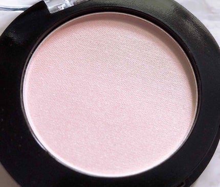 U R GLAM UR GLAM NATURAL POWDERのクチコミ「ダイソー新作コスメ。
#URGLAM 。
ナチュラルスキンパウダー。
.....」(3枚目)