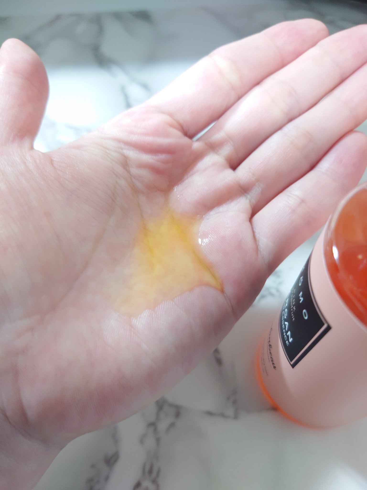 モモアルガンヘアエッセンス/ガランビュー/ヘアオイルを使ったクチコミ（2枚目）