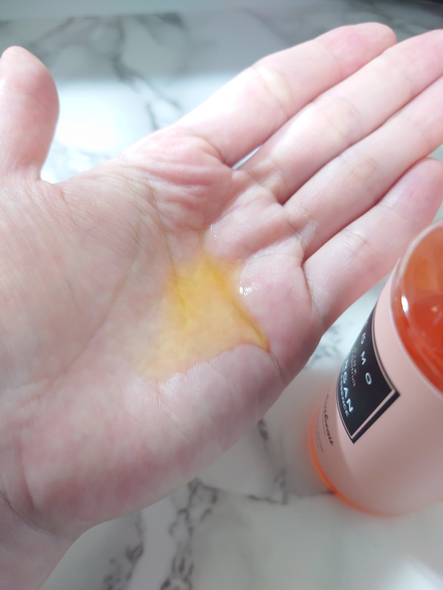 モモアルガンヘアエッセンス/ガランビュー/ヘアオイルを使ったクチコミ(2枚目)