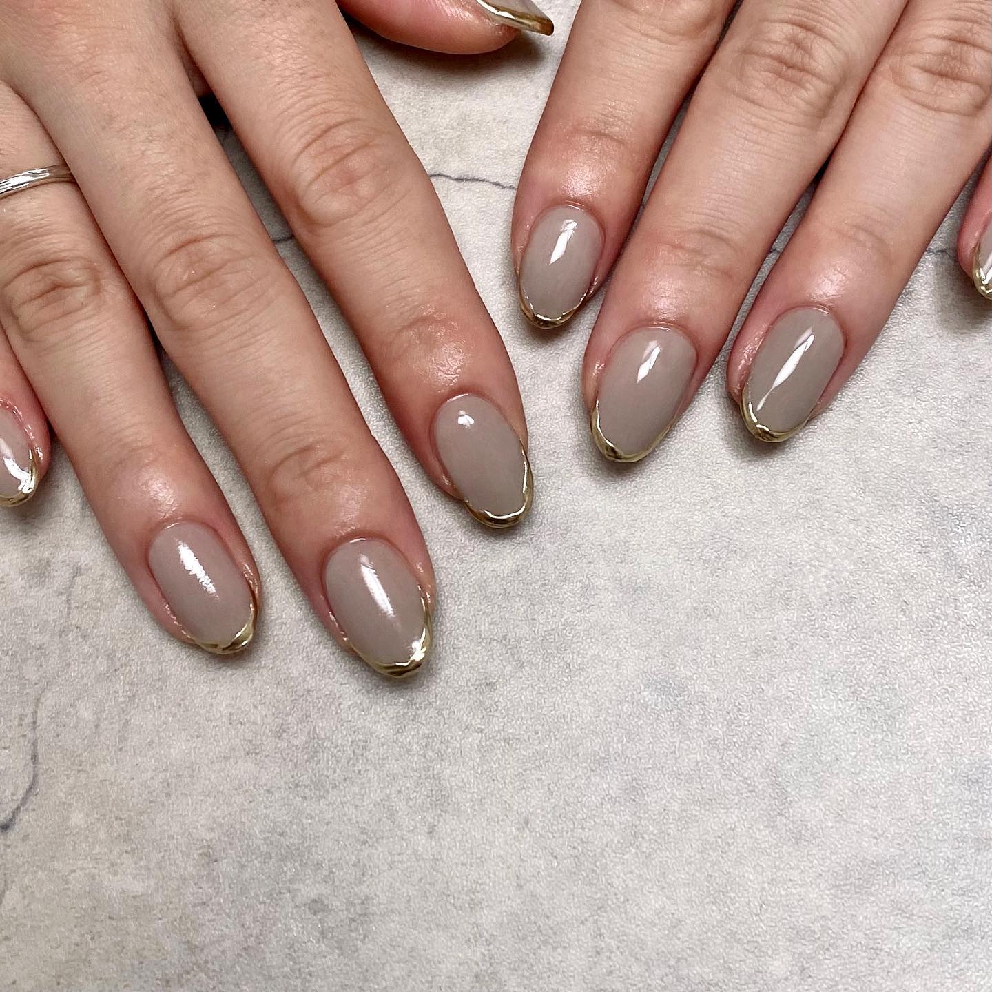 #ワンカラーネイル,#ミラーネイル,#シンプルネイル,#ミラーフレンチネイル,#フレンチネイル,#トレンドネイル,#冬ネイル,#女子ネイル,#上品ネイルのネイルデザイン