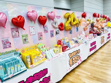 ドンコス フェスティバル2024SSに伺いました💕

会場には20以上のブランドが集結！
ドン・キホーテ限定・先行販売のコスメがたくさん！
人気美容クリエイターのライブ配信もあったり、会場は大盛況でした