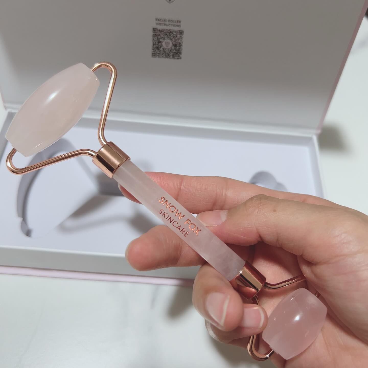 ローズ クォーツ フェイシャル ローラー/SNOW FOX SKINCARE/その他スキンケアグッズを使ったクチコミ（3枚目）
