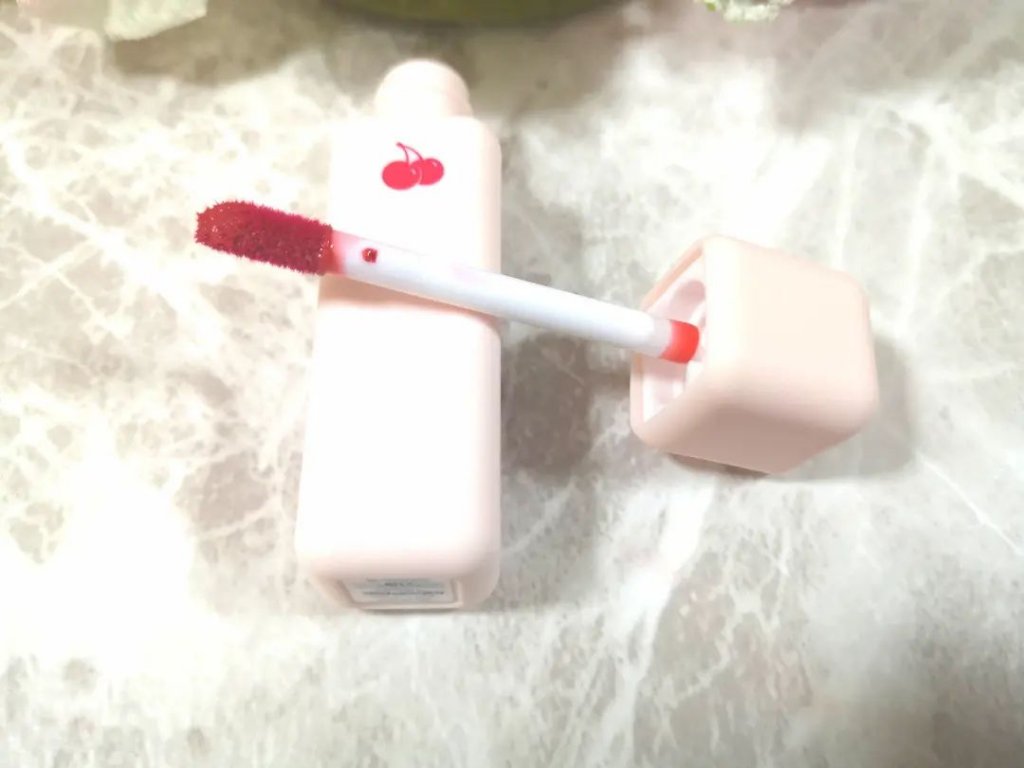 チューインガムベルベットティント/KIRSH(キルシー)/リップティントを使ったクチコミ（3枚目）