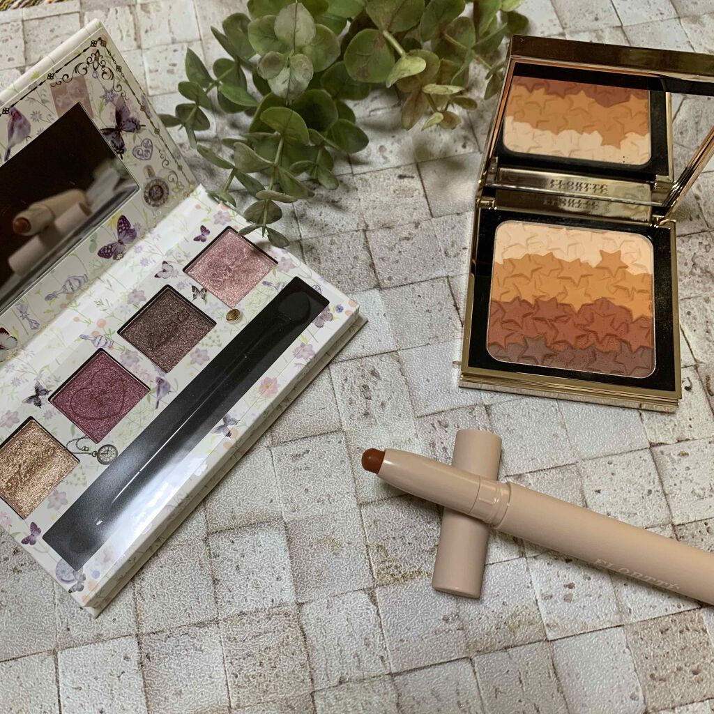 フロレット 星に願いシリーズ ブラッシュコンパクト/FLORTTE/単色アイシャドウを使ったクチコミ（2枚目）