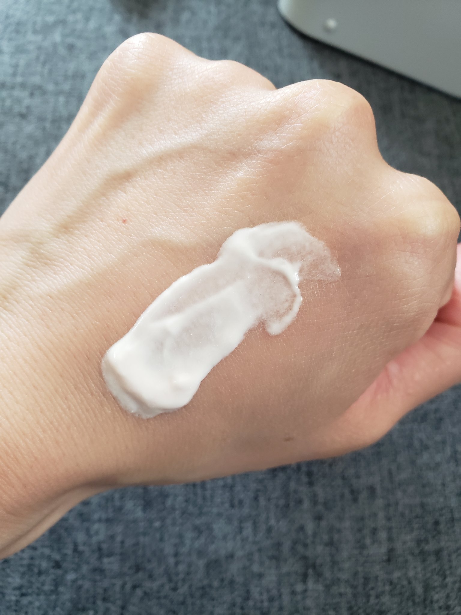 ニベアUV ディープ プロテクト＆ケア トーンアップ エッセンス/ニベア/日焼け止めローションを使ったクチコミ（2枚目）