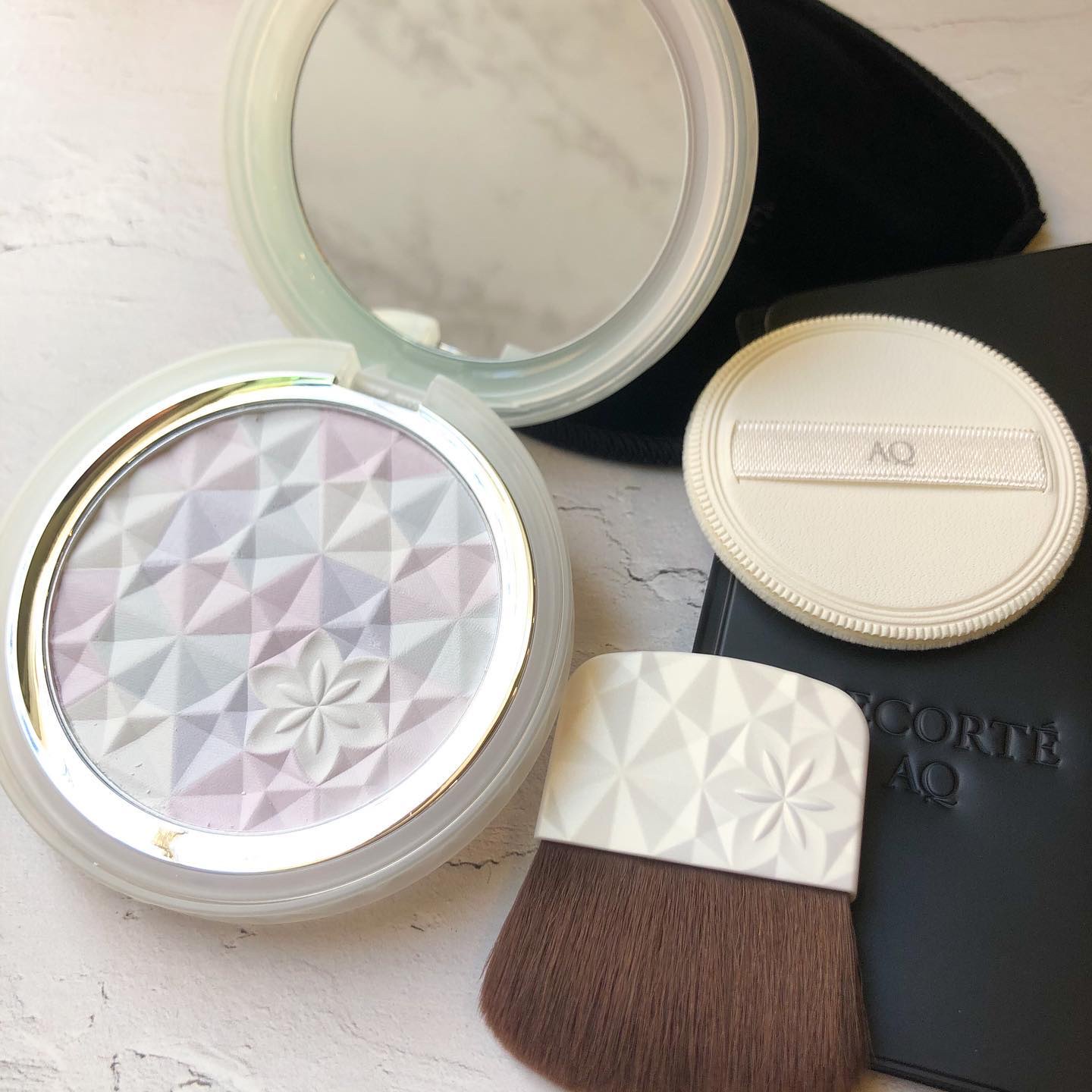 汚肌ママン on LIPS 「☆コスメデコルテ☆ AQ オーラ