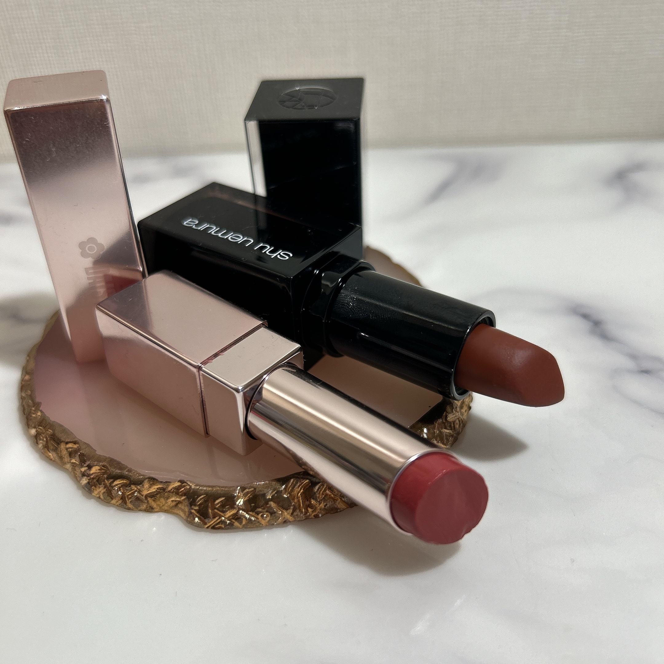 キヌ ルージュ マット/shu uemura/口紅を使ったクチコミ（3枚目）