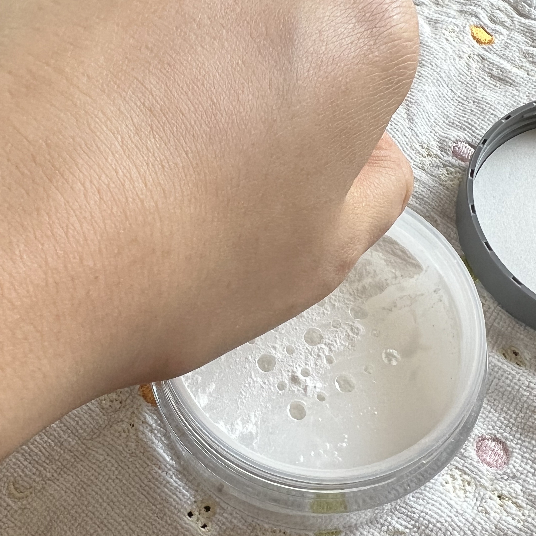 フィニッシングパウダー マット/チャコット・コスメティクス/ルースパウダーを使ったクチコミ（3枚目）