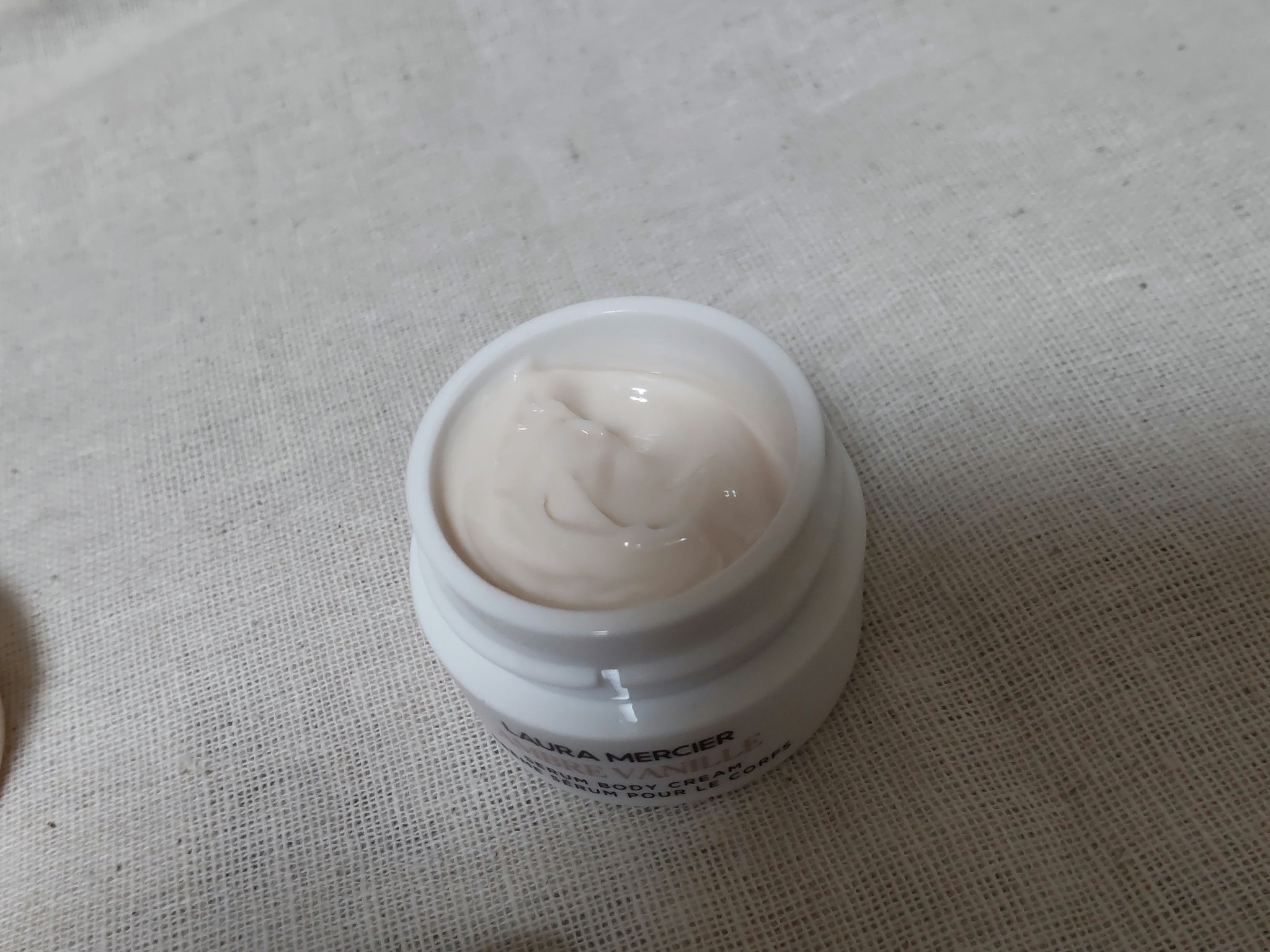 アロマティック ボディ オイル アンバーバニラ/ローラ メルシエ/ボディオイルを使ったクチコミ（3枚目）