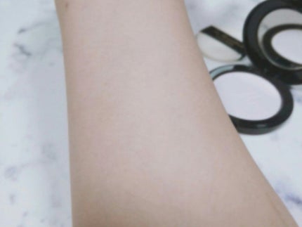 イルミネイティング プレスト パウダー/レ・メルヴェイユーズ ラデュレ/プレストパウダーを使ったクチコミ(3枚目)