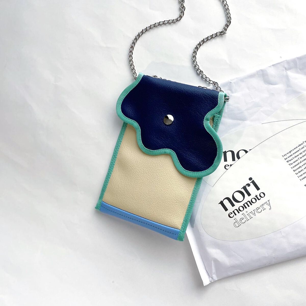 ．
これだ！と思う配色のポシェットが出たら買うと決めてた♡
オンライン争奪戦すごかったけど納得のかわいさ🦢
．
．
#norienomoto#mery#isutapic#smartphoneshoulder#pochette#miniba