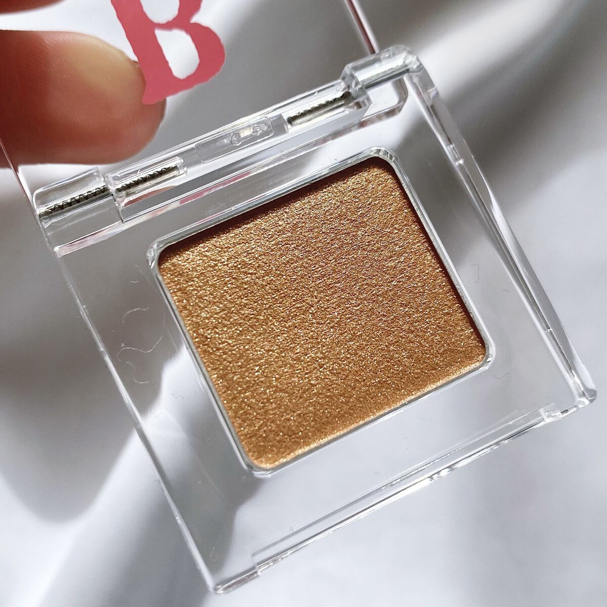 ニュアンスカラー シャドウ アンバーグロウ/BABYMEE/単色アイシャドウを使ったクチコミ（2枚目）