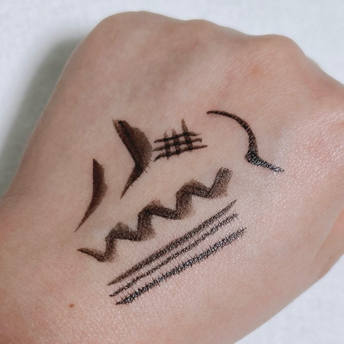 リキッドアイライナー/ルルズコスメティコ/リキッドアイライナーを使ったクチコミ(5枚目)