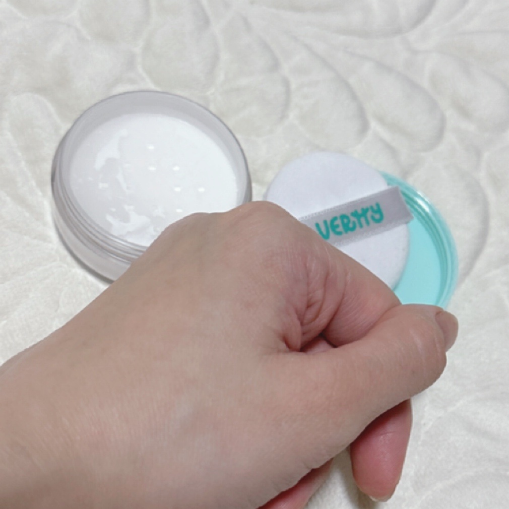 モイスチャーピンクブラーパウダー/Vertty/ルースパウダーを使ったクチコミ（3枚目）