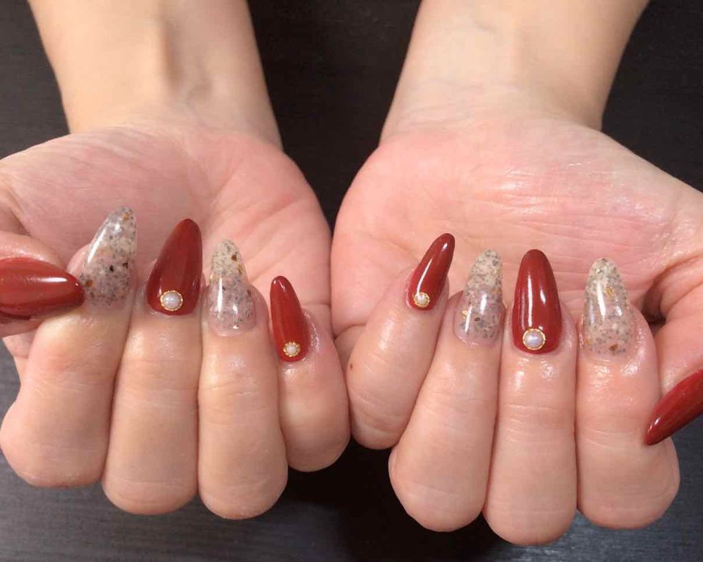 hi ⍤⃝♡\♥︎/ on LIPS 「秋はボルドーがすごく人気💗💗そのボルドーともともとシェルが入っ..」(1枚目)