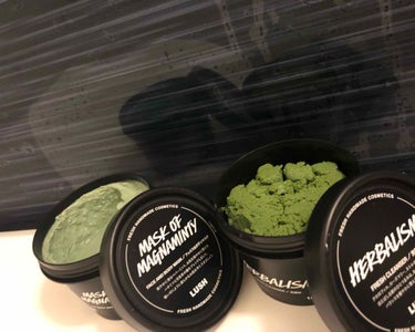 LUSHの洗顔やパワーマスクは両方とも凄い肌を引き締めてくれて肌も突っ張らず毛穴も目立たなくなって
ジャリジャリしてて高級感があった🌼

でもちょっとひりひりしたかも🤨

それよりも思ったことは、言っち