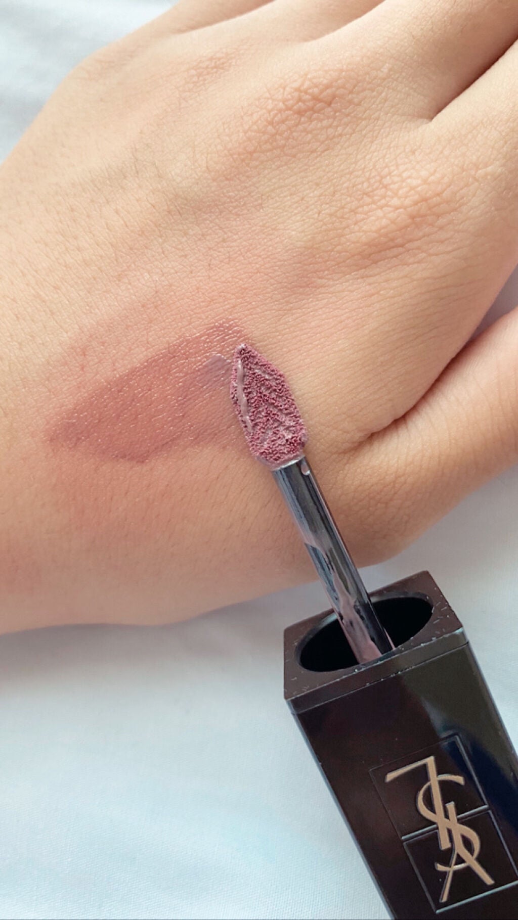 ルージュ ピュールクチュール ヴェルニ ヴィニルクリーム/YVES SAINT LAURENT BEAUTE/口紅を使ったクチコミ(2枚目)