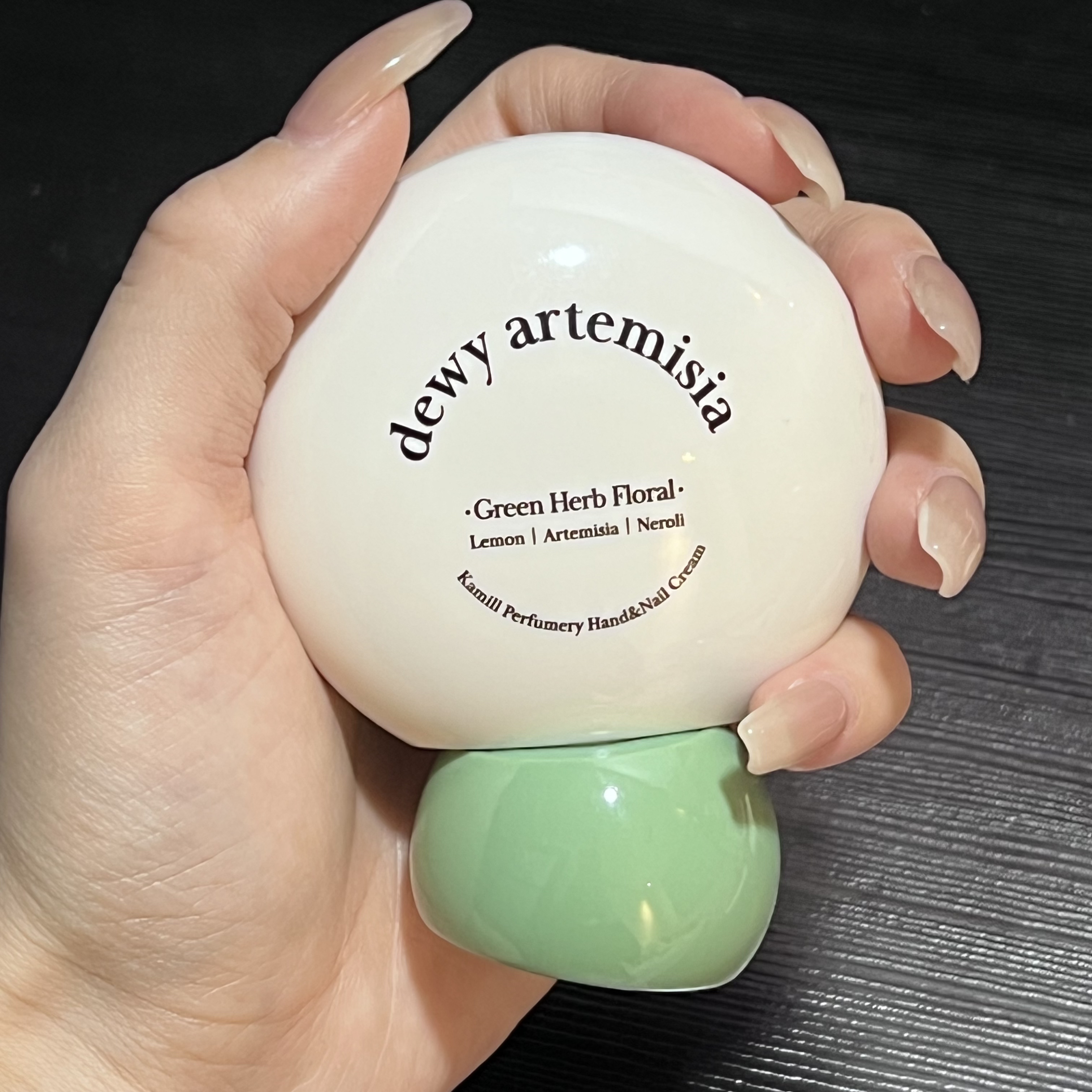 パフューマリー ハンド＆ネイルクリーム カモミールダイブ 50ml/カミール/ハンドクリームを使ったクチコミ（3枚目）