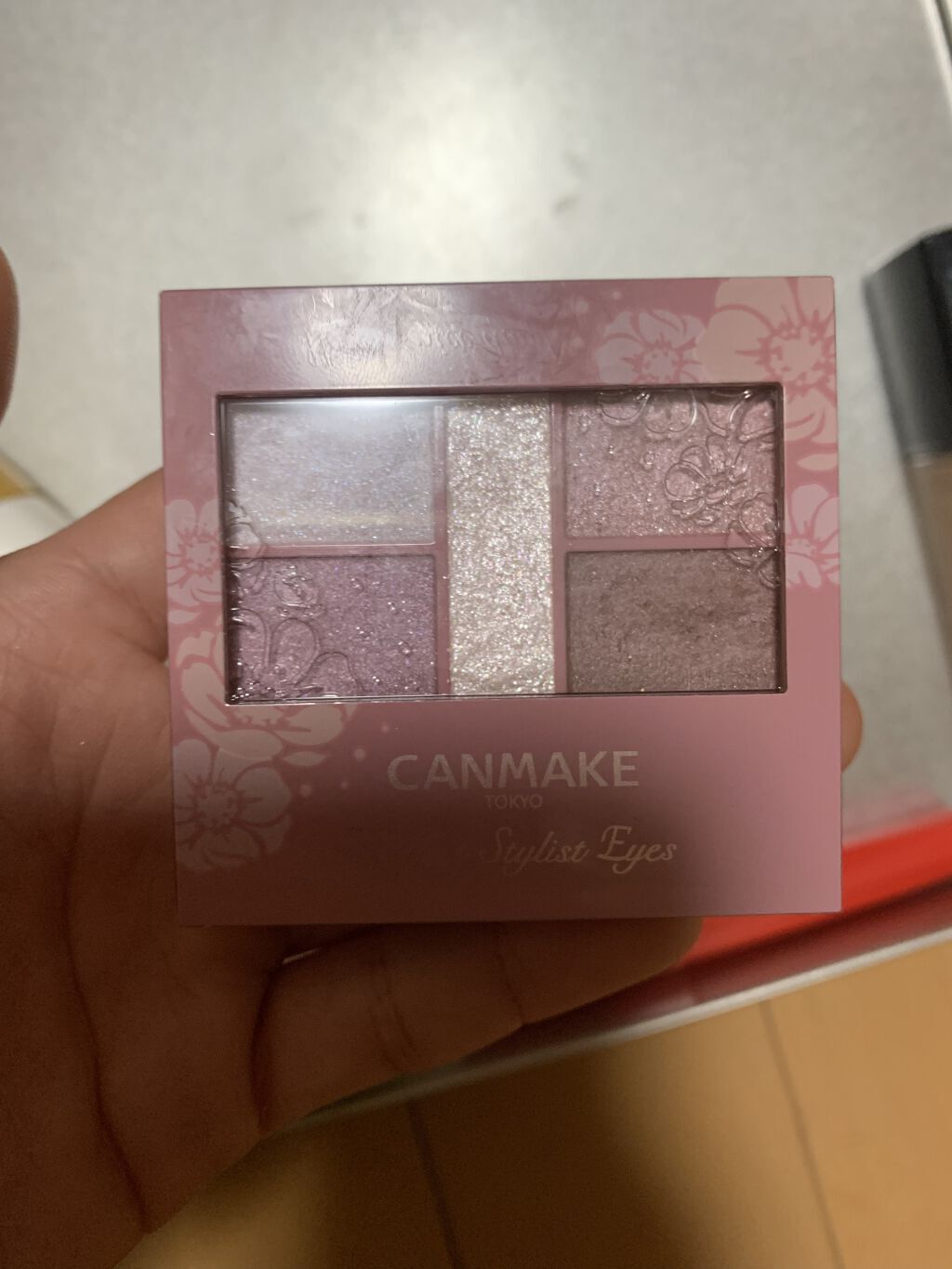 こちらのキャンメイクパーフェクトスタイリストアイズ26ミラージュモーヴ買ってみました
使ってみた感想です
発色は薄めでピンクパープルっぽい色です

ナチュラルピンクメイクに合います

私は色々なメイクをするのでこれはこれでありかなと思います