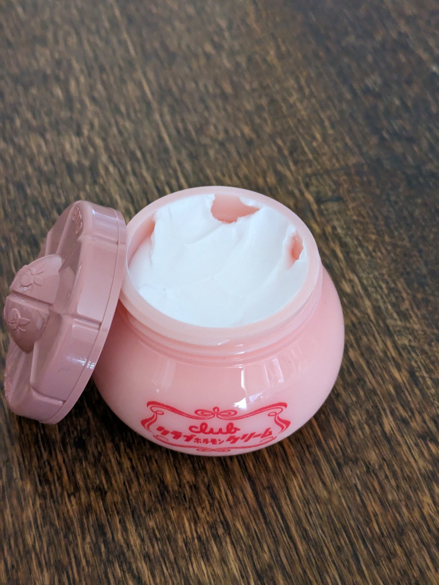 ホルモンクリーム微香性/クラブ/フェイスクリームを使ったクチコミ(2枚目)