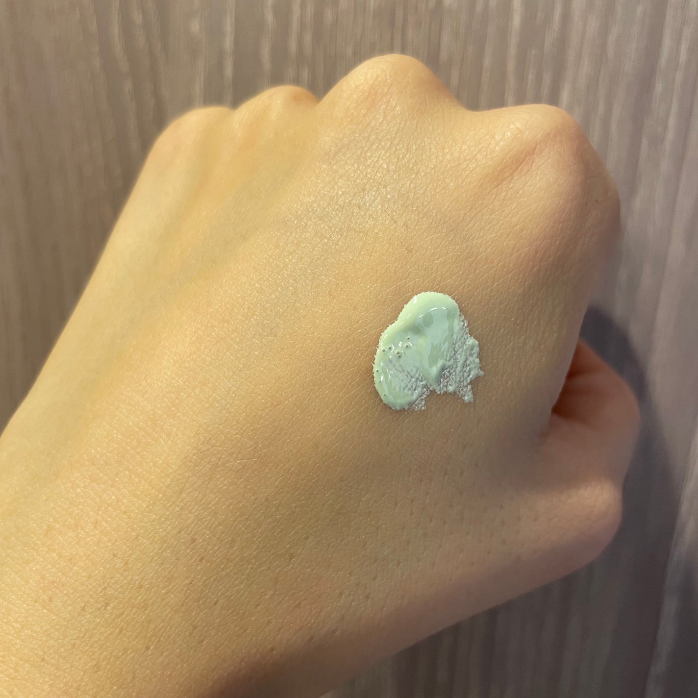 プリズム・リーブル・スキンケアリング・コレクター/GIVENCHY/化粧下地を使ったクチコミ(3枚目)