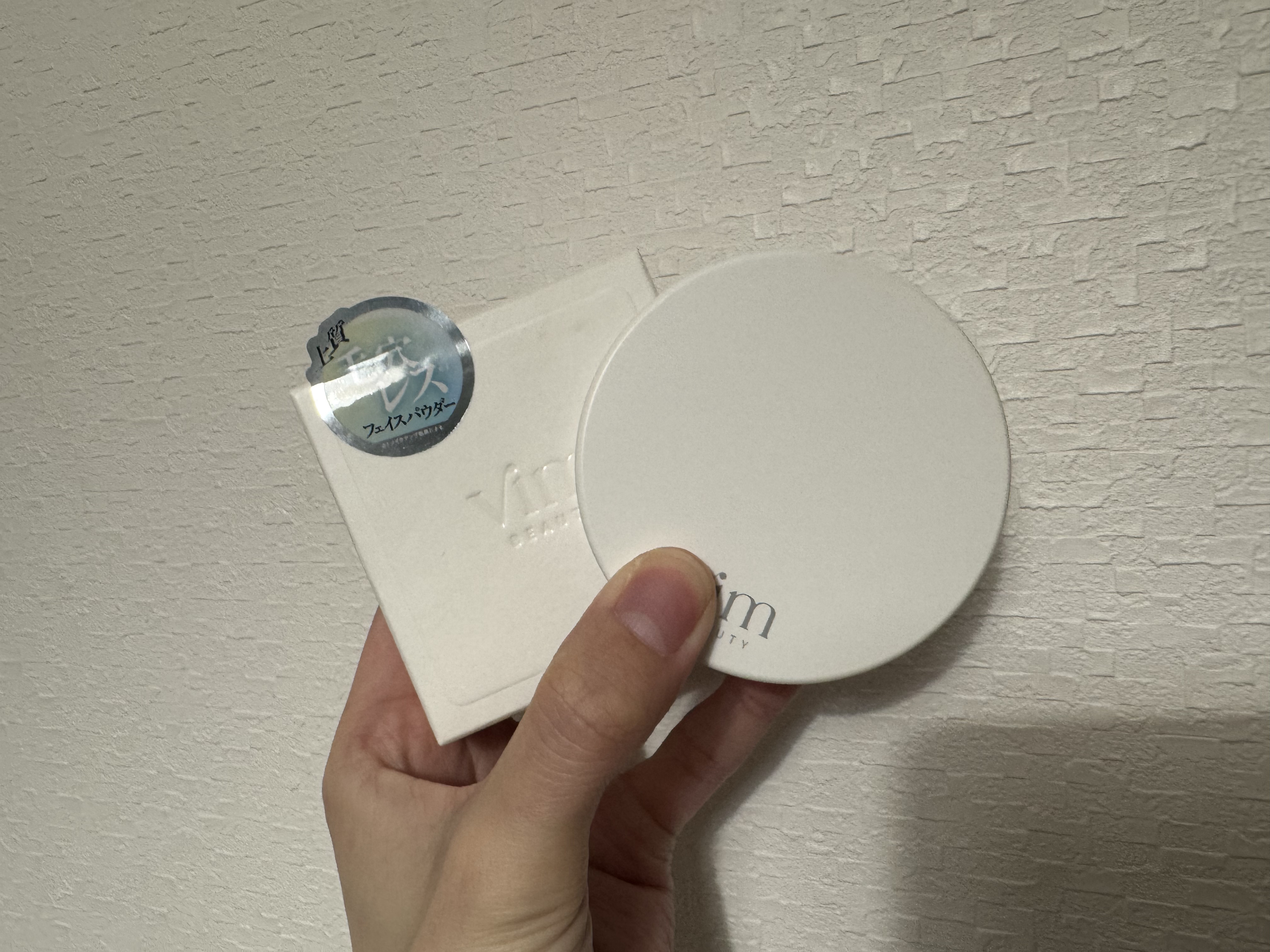 バズる理由がわかる🥺

いいね、保存、フォローいつもありがとうございます🙇‍♂️

今回紹介するのは、vim BEAUTYのキープ コンフィデンス パウダーです！

vim BEAUTY
キープ コンフィデンス パウダー
¥2,300（