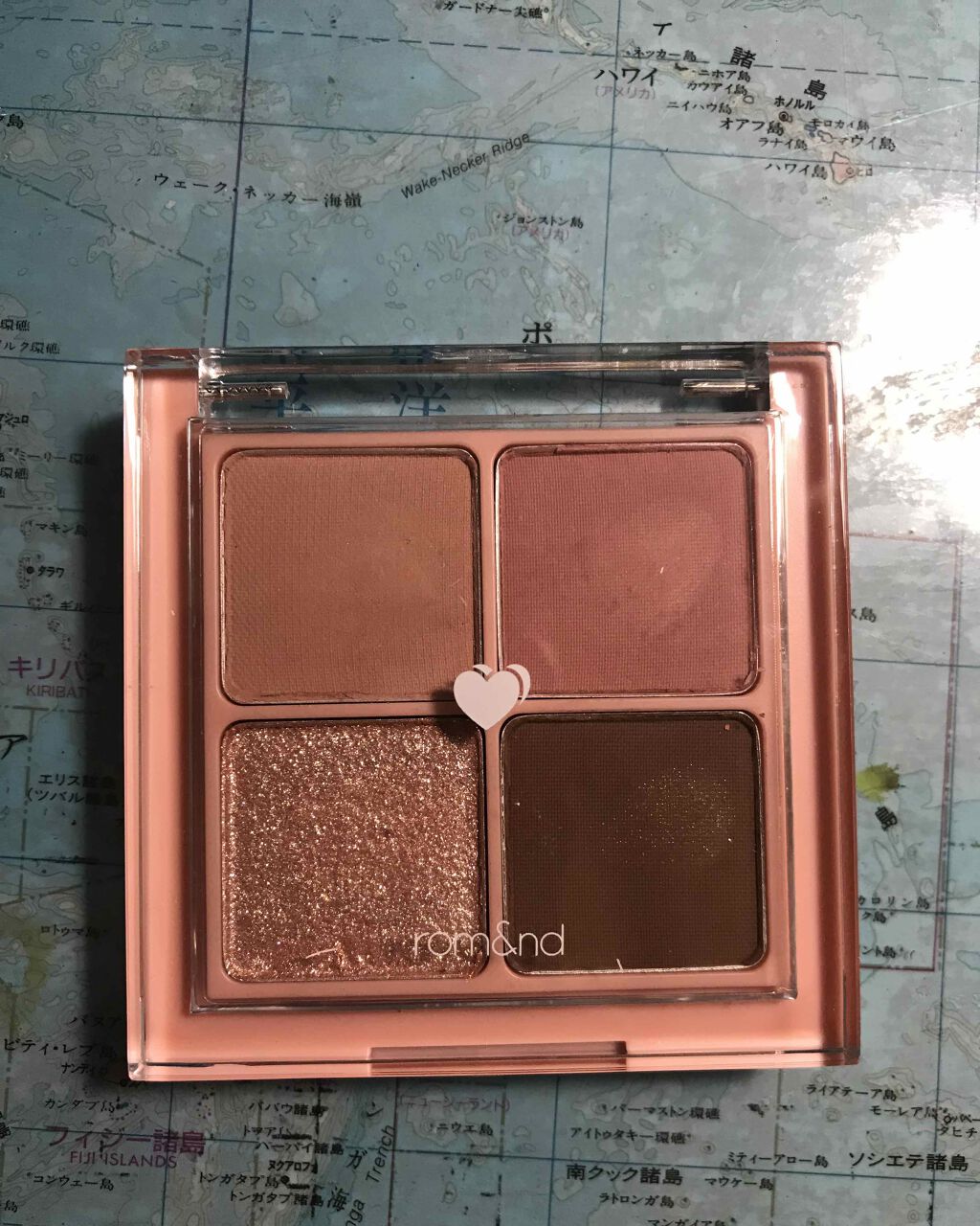 fresh_glow_min on LIPS 「マットが3色で、ラメが1色!これひとつでギラギラしないで自然な..」(1枚目)