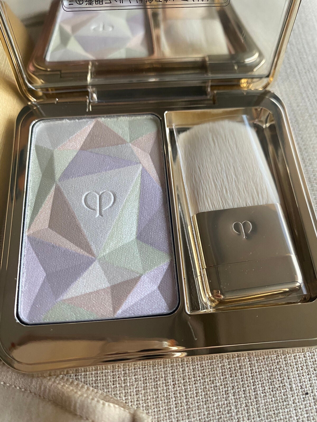 クレ・ド・ポー ボーテ レオスールデクラ/クレ・ド・ポー ボーテ/パウダーハイライトを使ったクチコミ(2枚目)