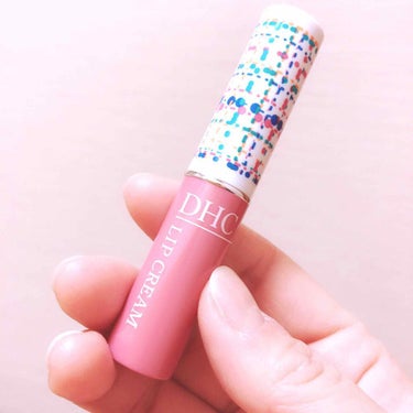 DHC
薬用リップクリーム

何本リピしたかわからないほど愛用しているリップクリーム❣️
こちら限定パッケージになってます🤗
何のリップクリームでも唇が荒れてしまうので諦めていましたが…これは違いました