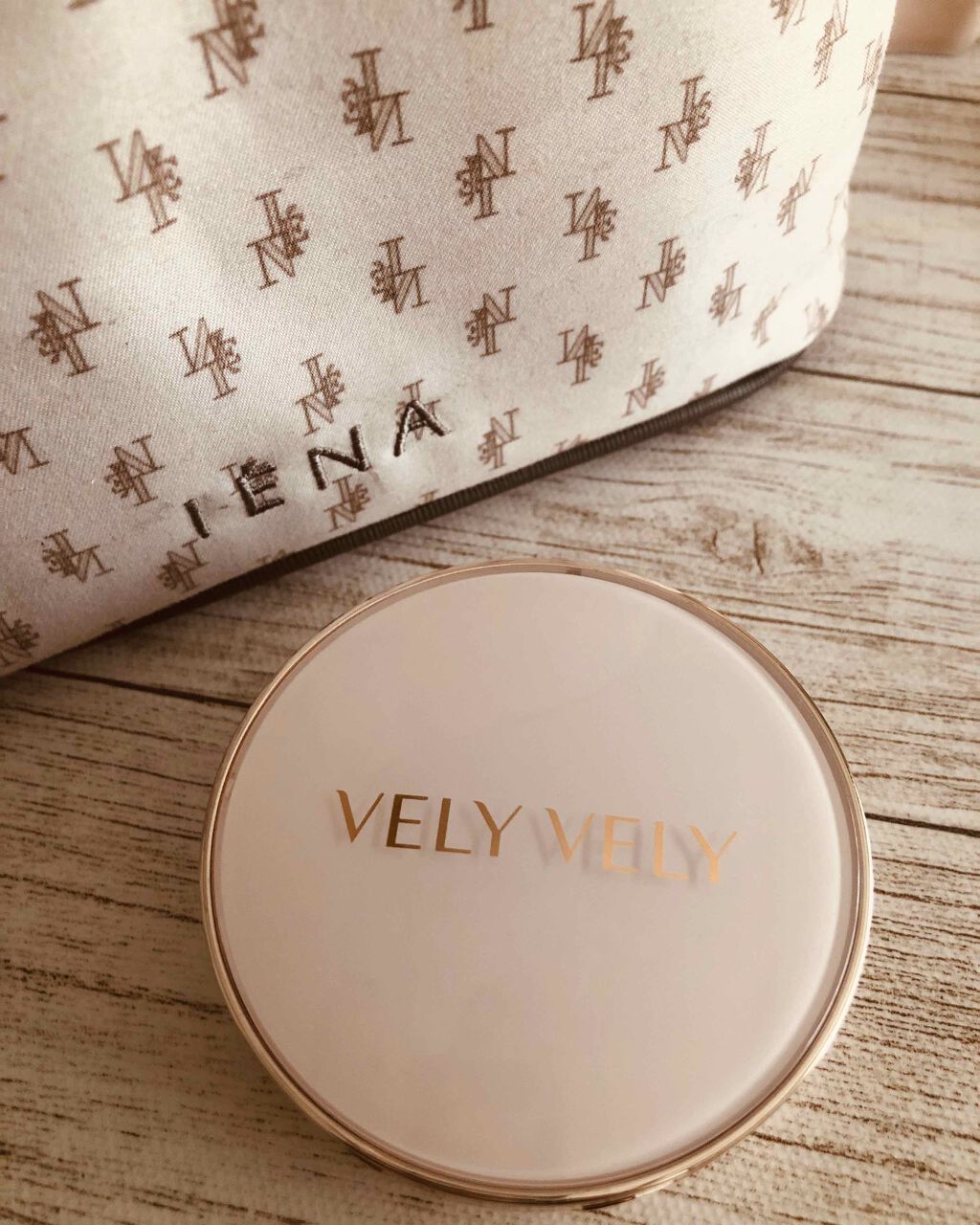 ツヤ肌 クッションファンデ/VELY VELY/クッションファンデーションを使ったクチコミ(1枚目)