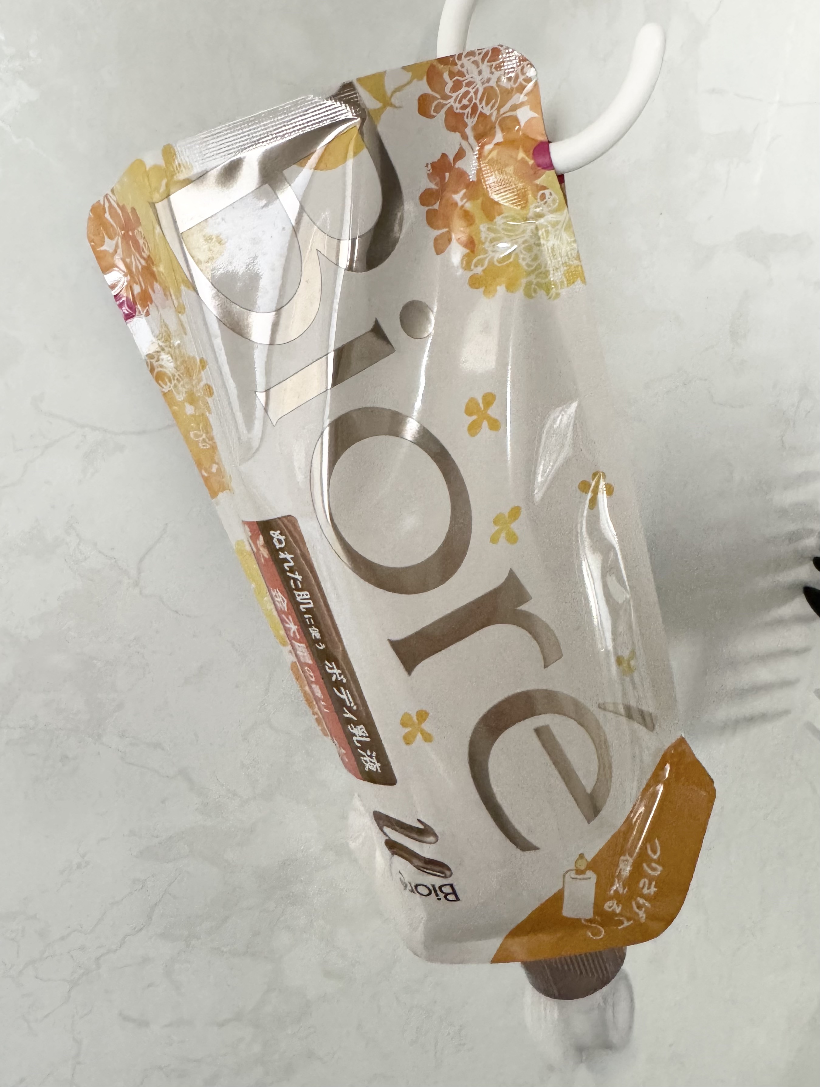 ザ ボディ ぬれた肌に使うボディ乳液 金木犀の香り セット(フック+ノズル+つりさげパック300ml)/ビオレu/ボディミルクを使ったクチコミ（1枚目）