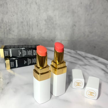 CHANEL シャネル ルージュ ココ ボームのクチコミ「なんか急に欲しくなって選べなくて２色買い💄(笑)白パケ可愛すぎ。🤍
口紅ではなくて、色付きリッ.....」（2枚目）