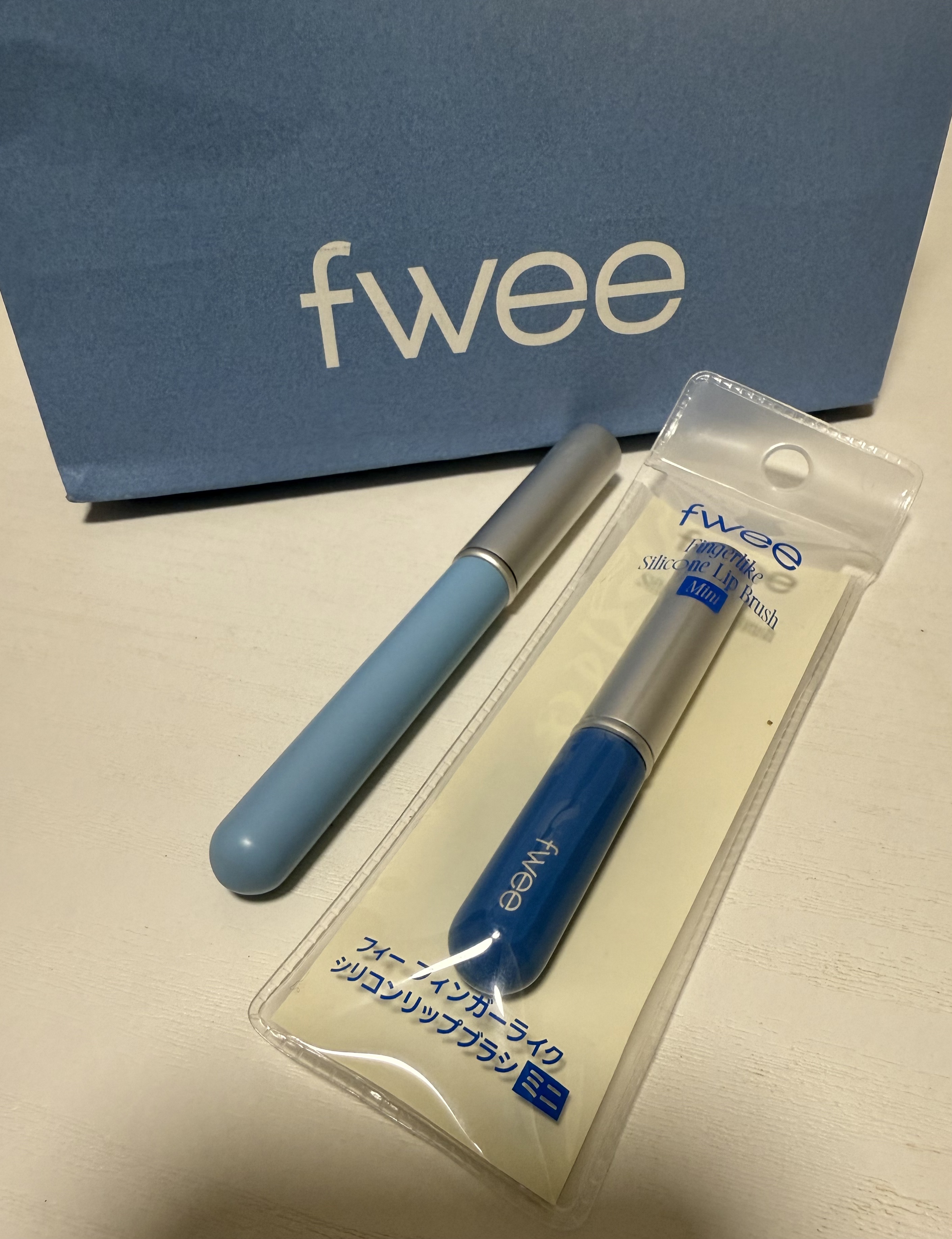 フィー フィンガーライク シリコン リップブラシ/fwee/メイクブラシを使ったクチコミ（1枚目）