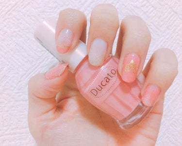 最近#セルフネイル にハマっています💅
#デュカート は塗りやすくて見たまま発色✨
しかも乾くのも早いのでおススメです。
限定色もよく出るので集めるのが楽しいです♩

【使用アイテム】2枚目左から
①デ