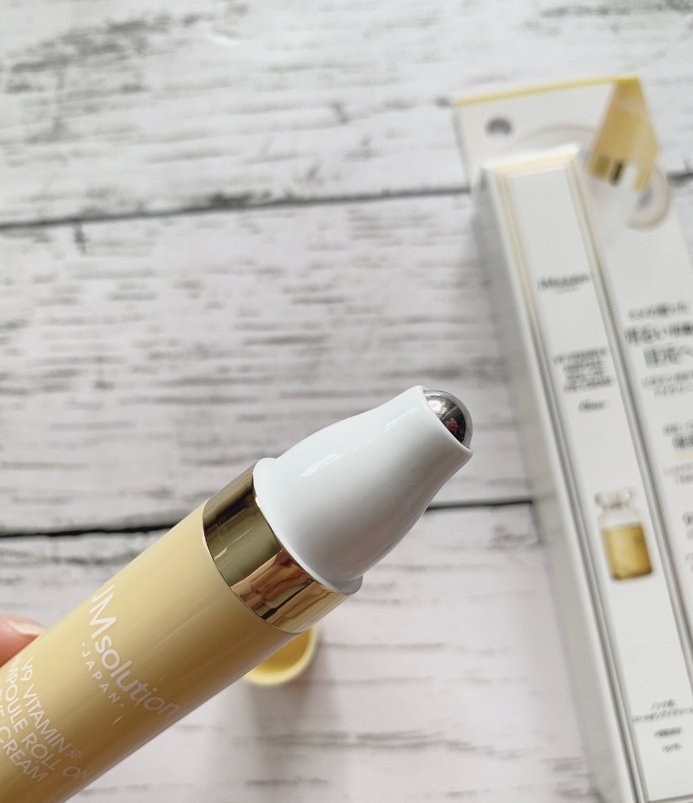 V9ビタミンアンプルロールオンアイクリームクリア/JMsolution/アイケア・アイクリームを使ったクチコミ(2枚目)