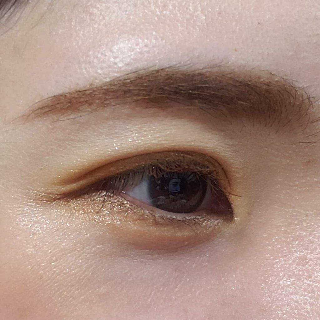 プレスド アイシャドー（レフィル） PR ホワイトゴールド A/shu uemura/単色アイシャドウを使ったクチコミ（1枚目）