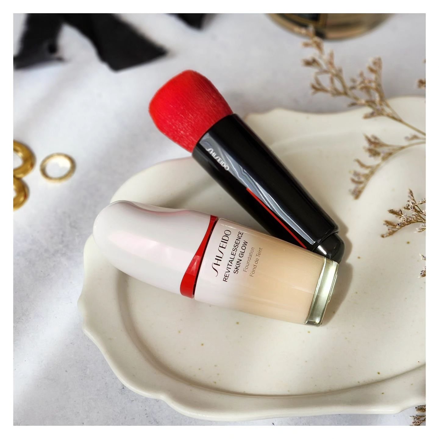 エッセンス スキングロウ ファンデーション220、ブラシ ブラシクリーナー エッセンス スキングロウ ファンデーション220 ブラシとクリーナー