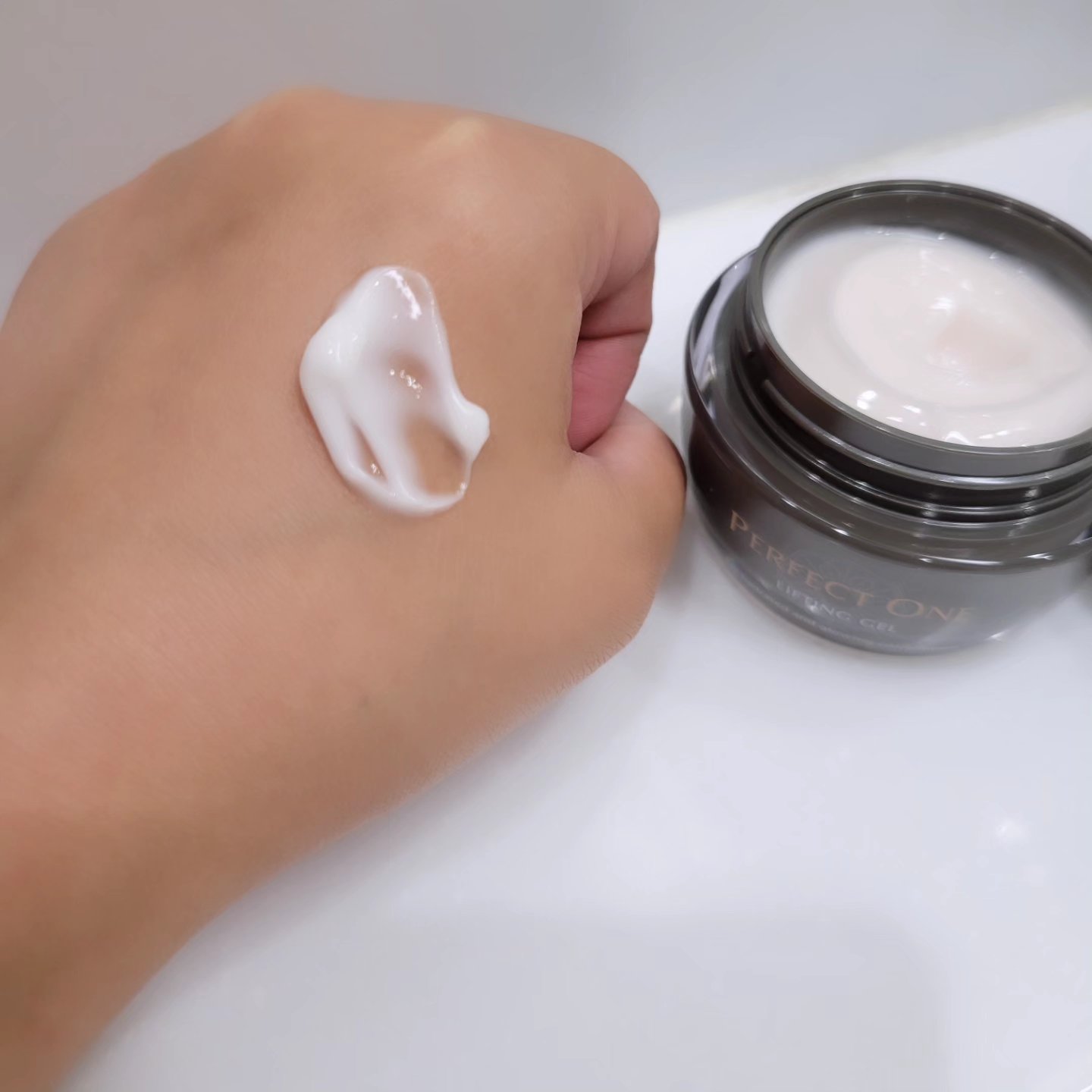 パーフェクトワン リフティングジェル/パーフェクトワン/オールインワン化粧品を使ったクチコミ（3枚目）