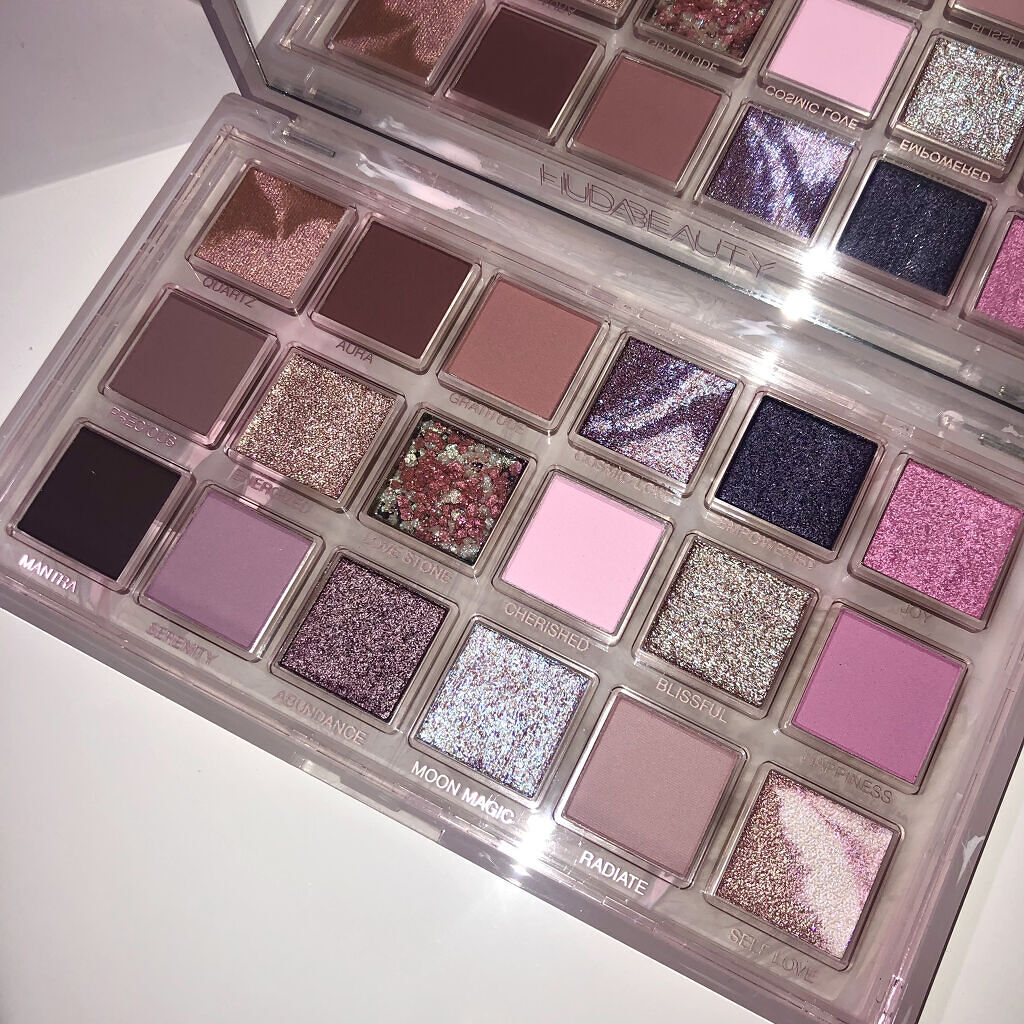 Huda Beauty Rose Quartz アイシャドウパレット Amazon.com : Huda Beauty Rose Quartz 18 Eyeshadow Palette