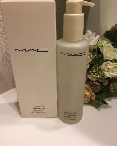 M・A・C 
ハイパー リアル フレッシュ キャンバス クレンジング オイル 
200ml  5,390円

..............

「隠したいものより、見せたいものが多くなる肌へ」
キャッチコ