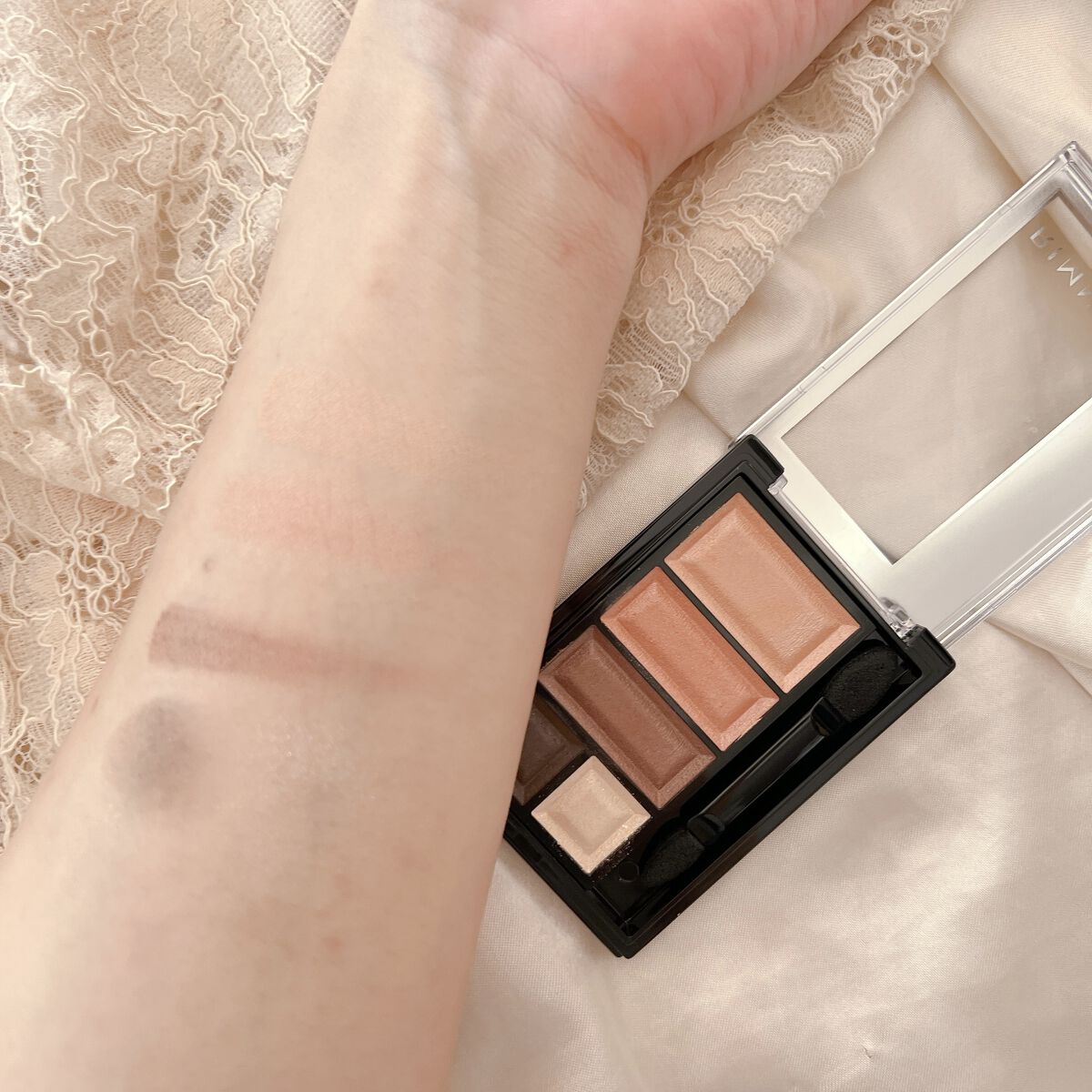 ショコラスウィート アイズ ソフトマット 103 チーズケーキショコラ（限定）/リンメル ロンドン/アイシャドウパレットを使ったクチコミ（3枚目）