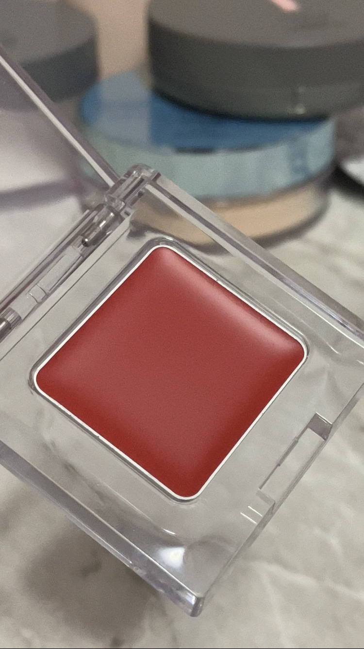 マルチカラーバリエーション ヴィヴィッド VV01/チャコット・コスメティクス/単色アイシャドウを使ったクチコミ（3枚目）