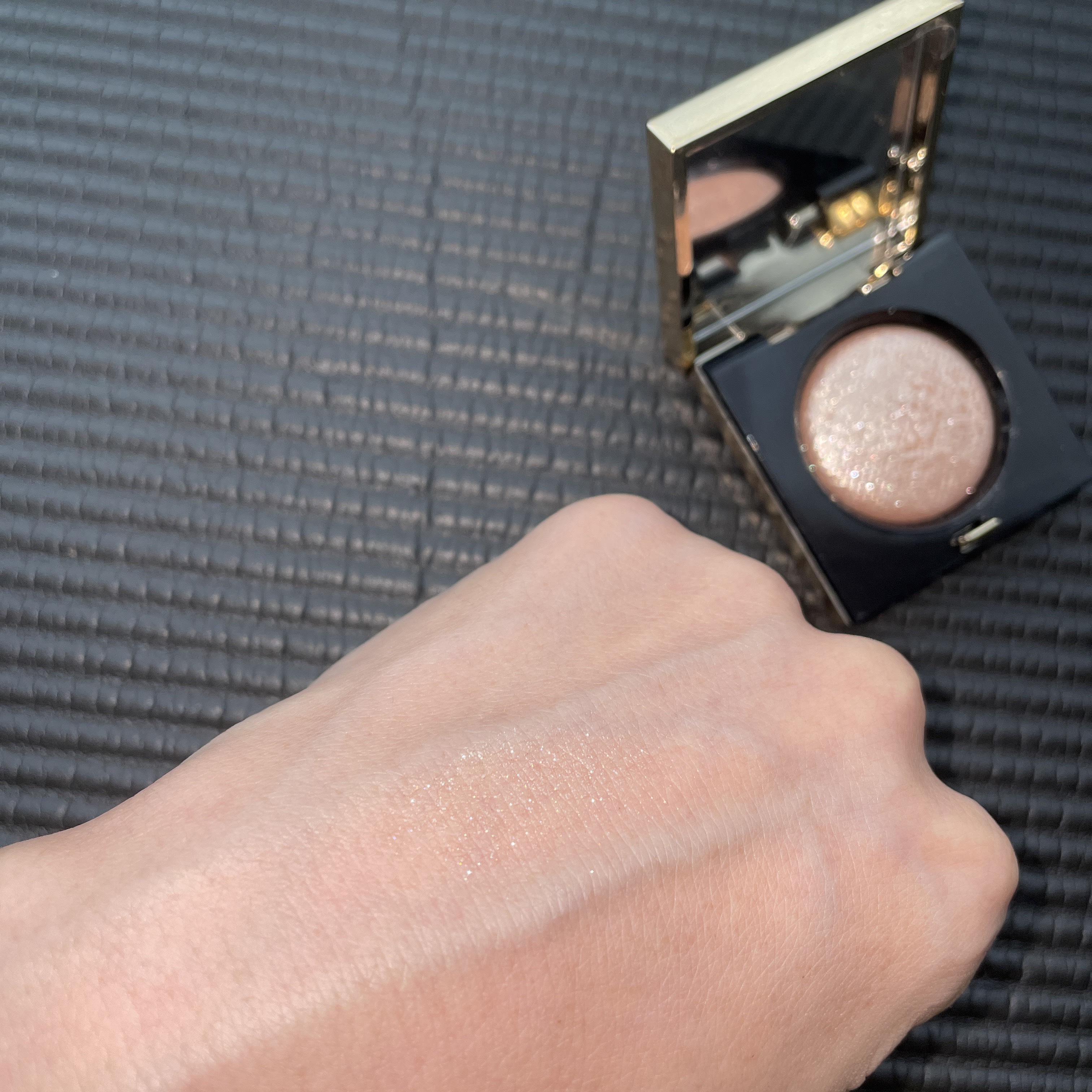 リュクスアイシャドウ/BOBBI BROWN/単色アイシャドウを使ったクチコミ（3枚目）