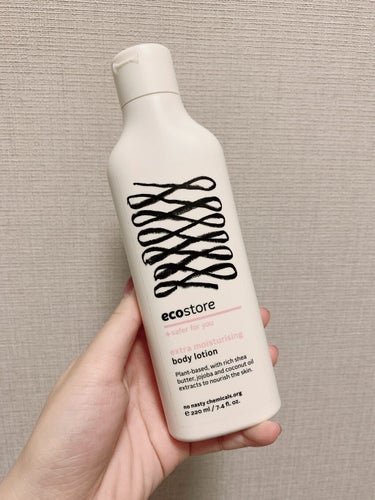 ecostore
ボディローションEXN
220ml
ニュージーランド製

テクスチャーは硬め
若干伸びは良くないけど、保湿力はあり◎
マッサージしながら塗るのが良き✨

塗ったあとの触り心地はベタっと