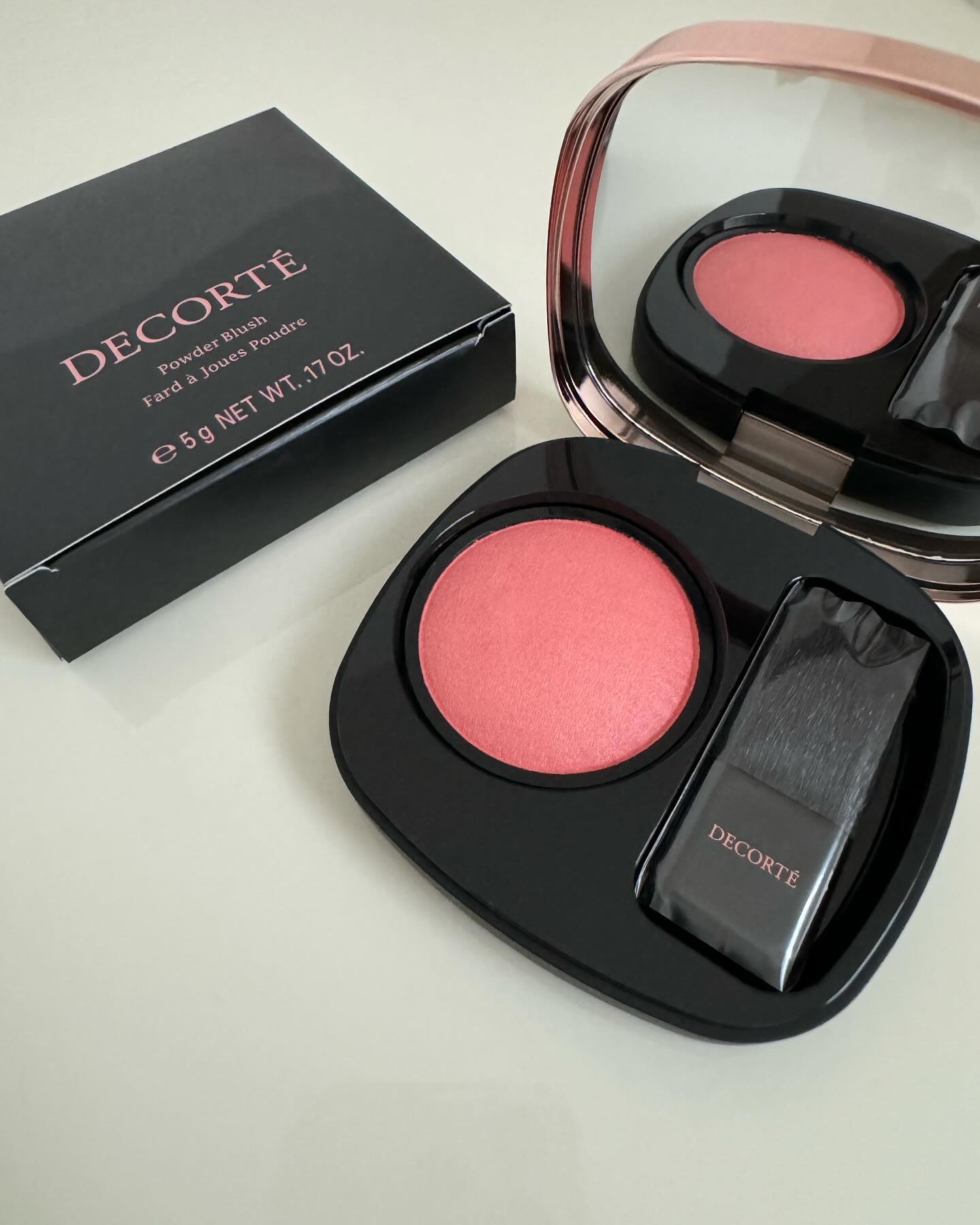 .
いつもみてくださってありがとうございます🧸
先日の秋カラーのアイシャドウを探していたら
チークも気になってお迎えした
𝒴𝒶𝒾◡̈♥︎​​です🌿

@decorte_official 
◽️パウダーブラッシュRD400
イエベ春