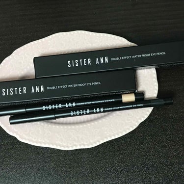 SISTER ANN
ダブルエフェクトウォータープルーフアイペンシル
❤︎01 Midnight Black
❤︎06 Baby Peach

Qoo10のタイムセールで2本で¥1399でした
以前から