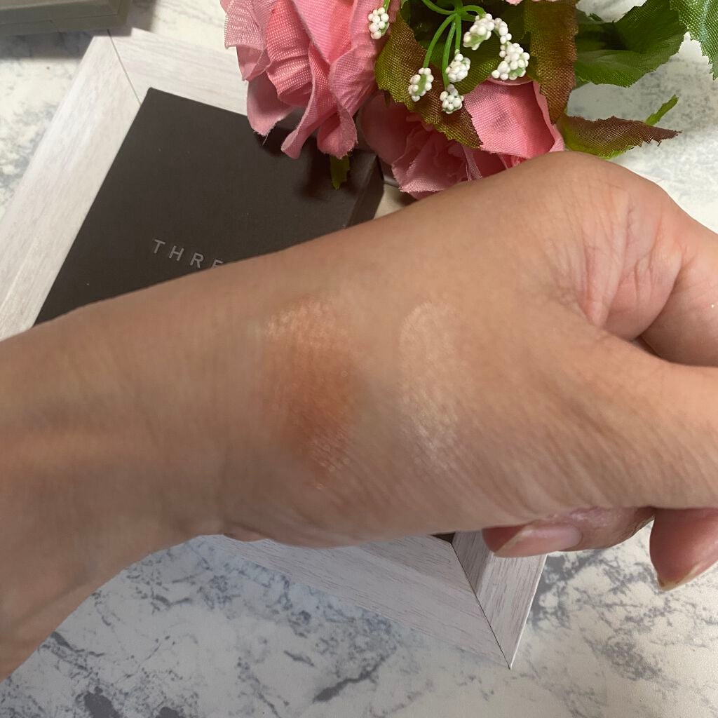 THREE シマリング グロー デュオ/THREE/クリームハイライトを使ったクチコミ(2枚目)