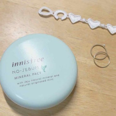 久しぶりの投稿~~~♡

またまたInnisfreeのものを紹介します!!
Innisfree 『NO-SEBUM MINERAL PACT』

これは、パウダータイプもありましたが、私は持ち歩きたいし